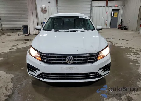 2017 Volkswagen Passat R-Line z USA, uszkodzony, nr VIN 1VWDT7A38HC076986